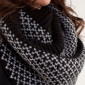 Lululemon Infinitely Mad Scarf